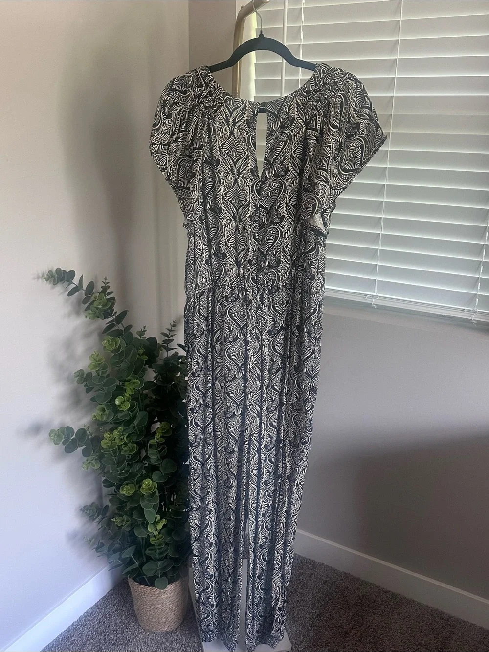 Anthropologie Black & White Paisley Print V-Neck Jumpsuit - Picture 7 of 10